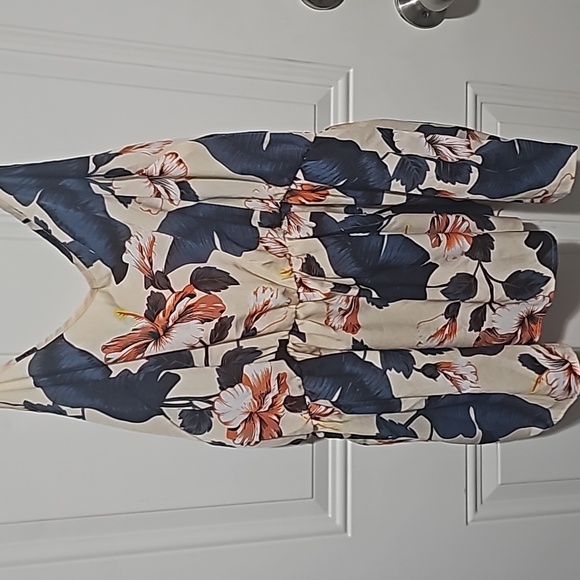 Gourgous brand new shein tank for summer - Picture 2 of 9